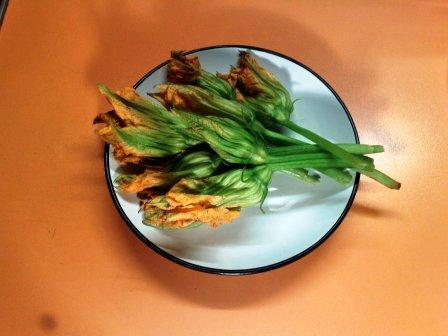 Articole culinare : Risotto con fiori di zucca (flori de dovlecei)